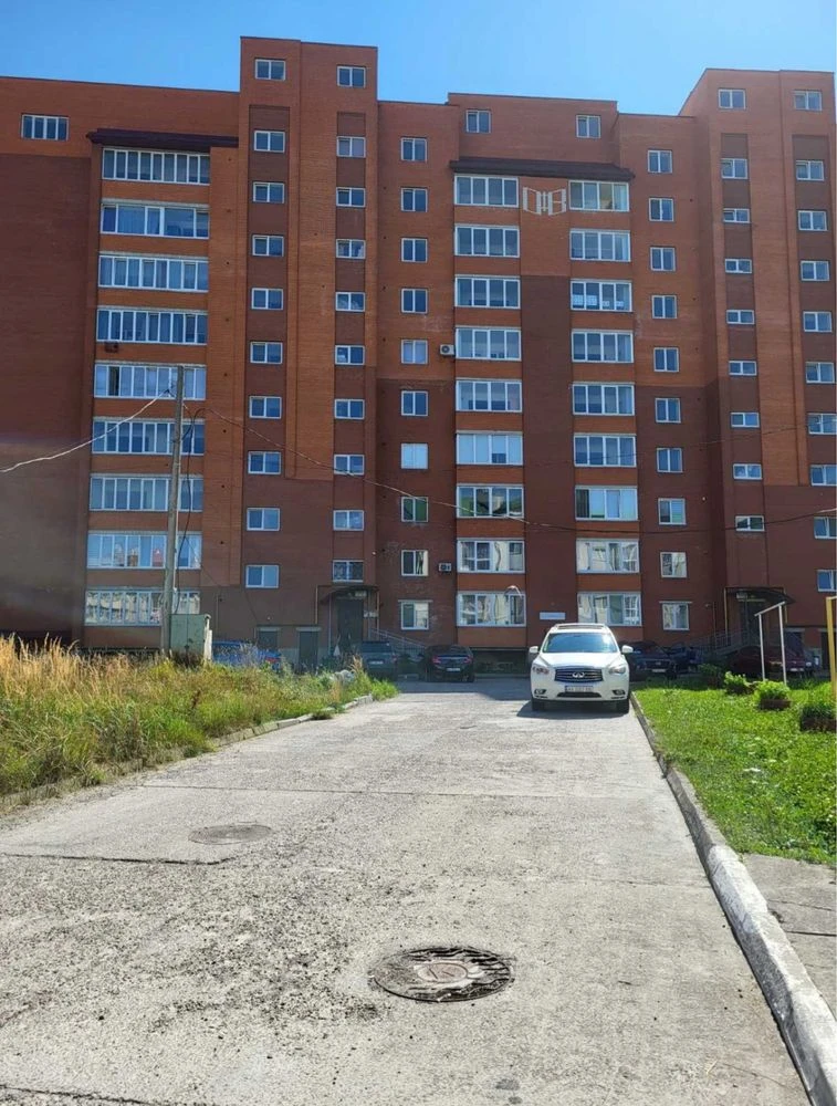 Продається простора 2-кімнатна квартира площею 83 м² у м. Тр