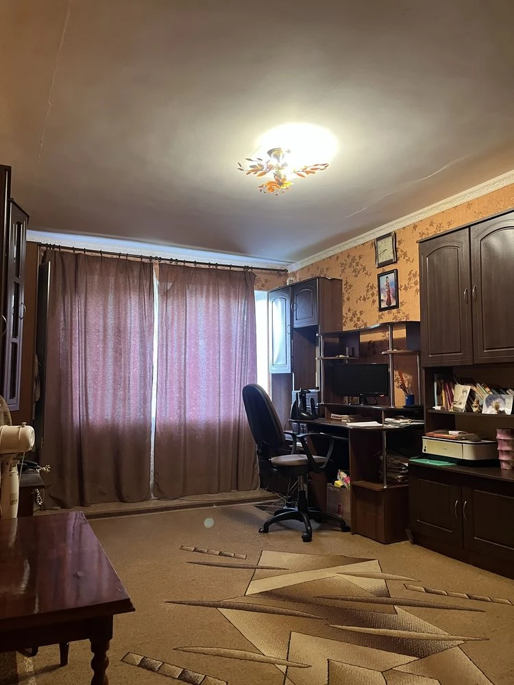Продаю трехкомнатную квартиру