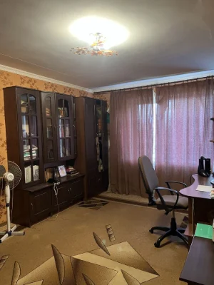 Продаю трехкомнатную квартиру