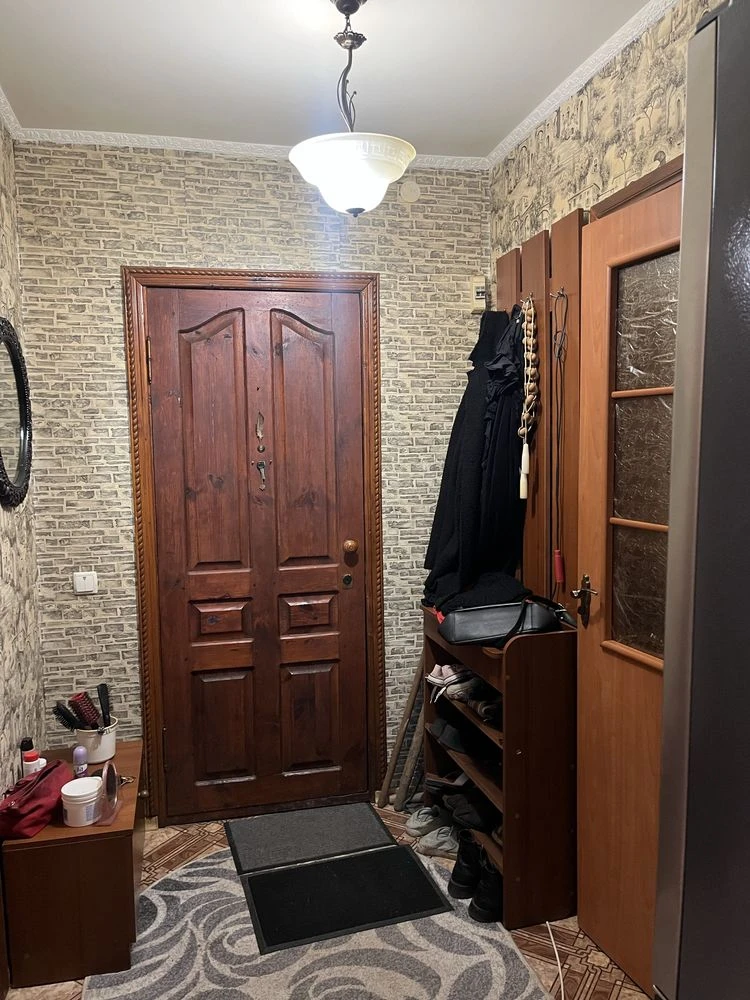 Продаю трехкомнатную квартиру