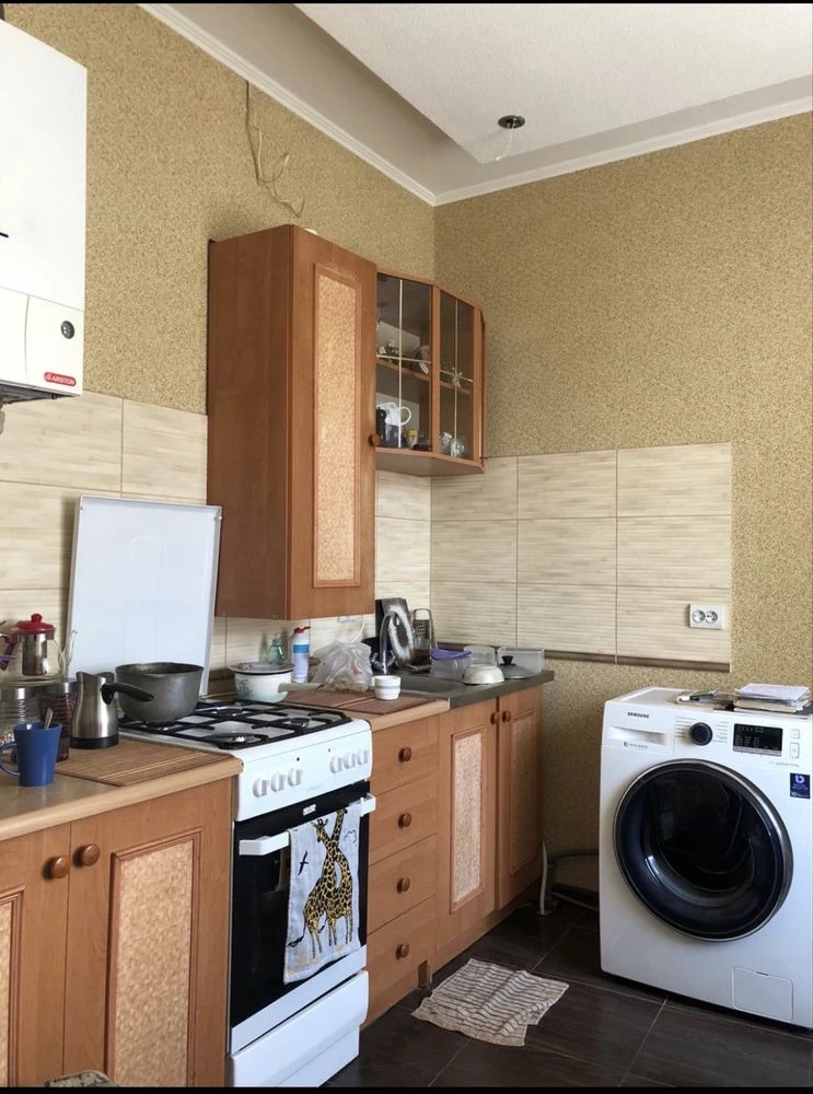 Продам трикімнатну квартиру ( частина будинку)