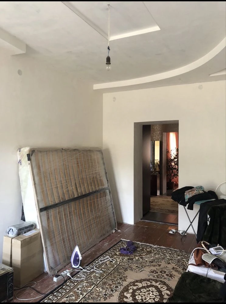 Продам трикімнатну квартиру ( частина будинку)