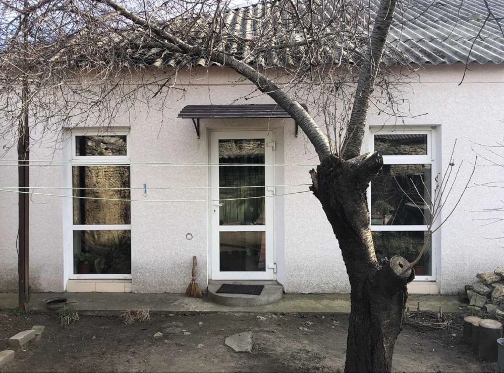 Продам трикімнатну квартиру ( частина будинку)