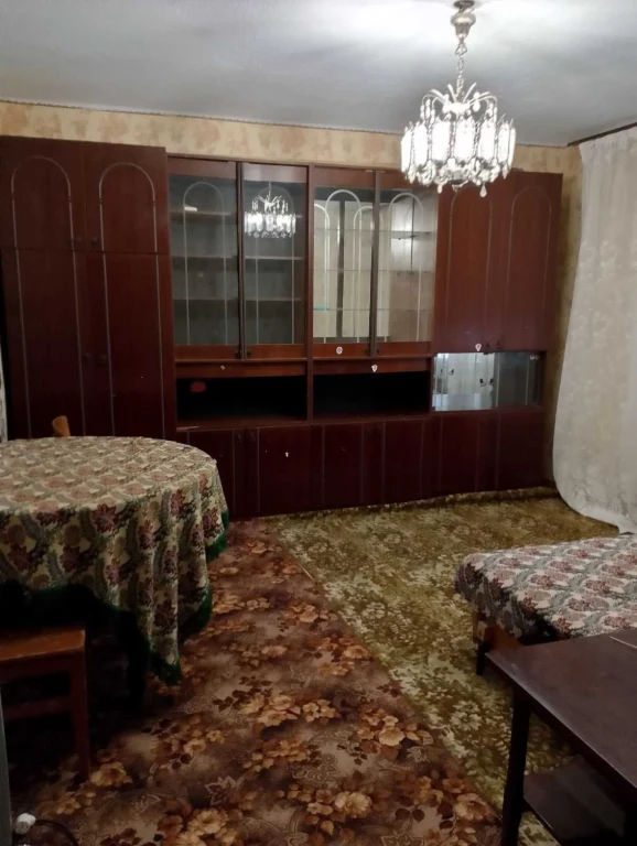 Продам 3 к.кв.під кап.ремонт на 3 мік.