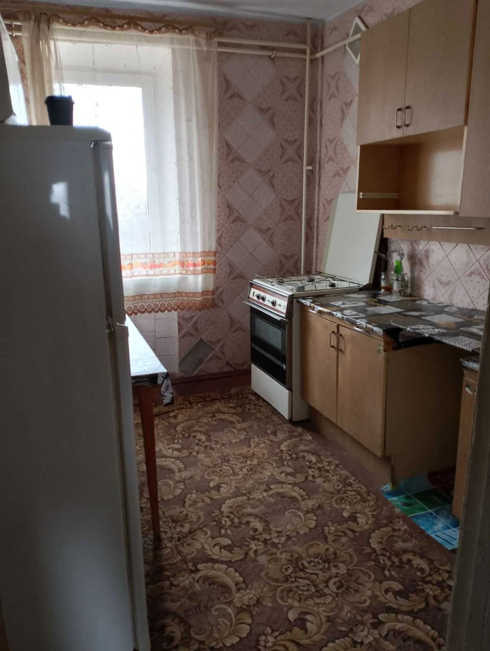 Продам 3 к.кв.під кап.ремонт на 3 мік.