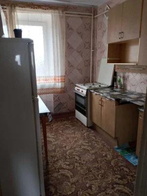 Продам 3 к.кв.під кап.ремонт на 3 мік.