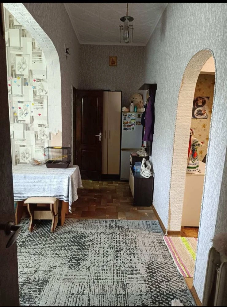 Sale of a 1-room apartment with a separate entrance