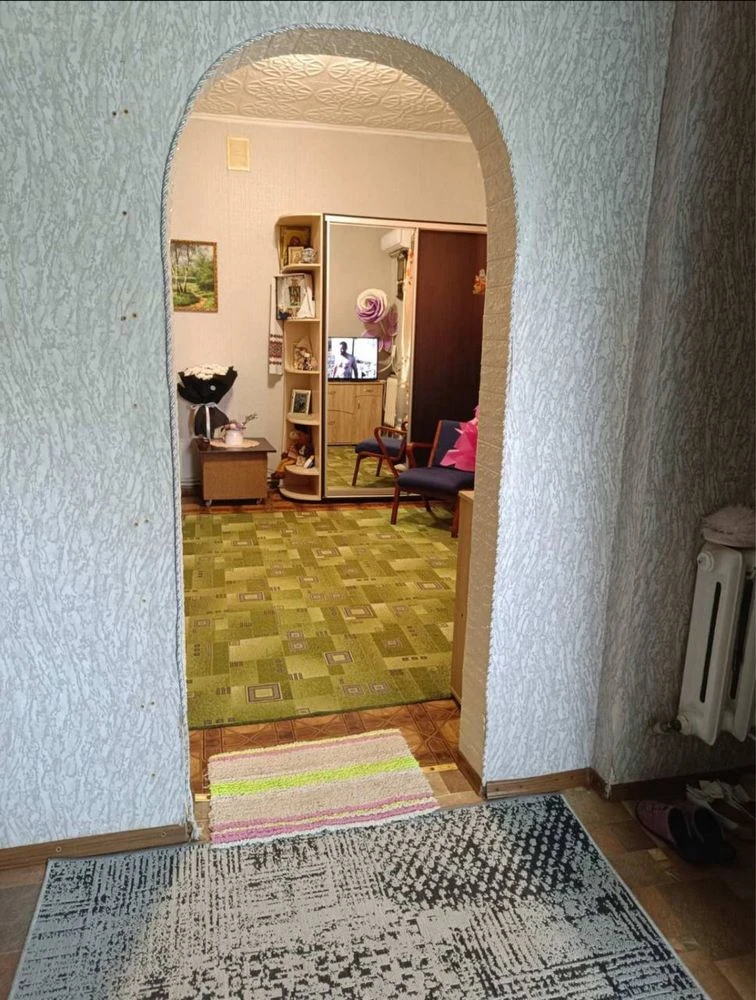 Sale of a 1-room apartment with a separate entrance