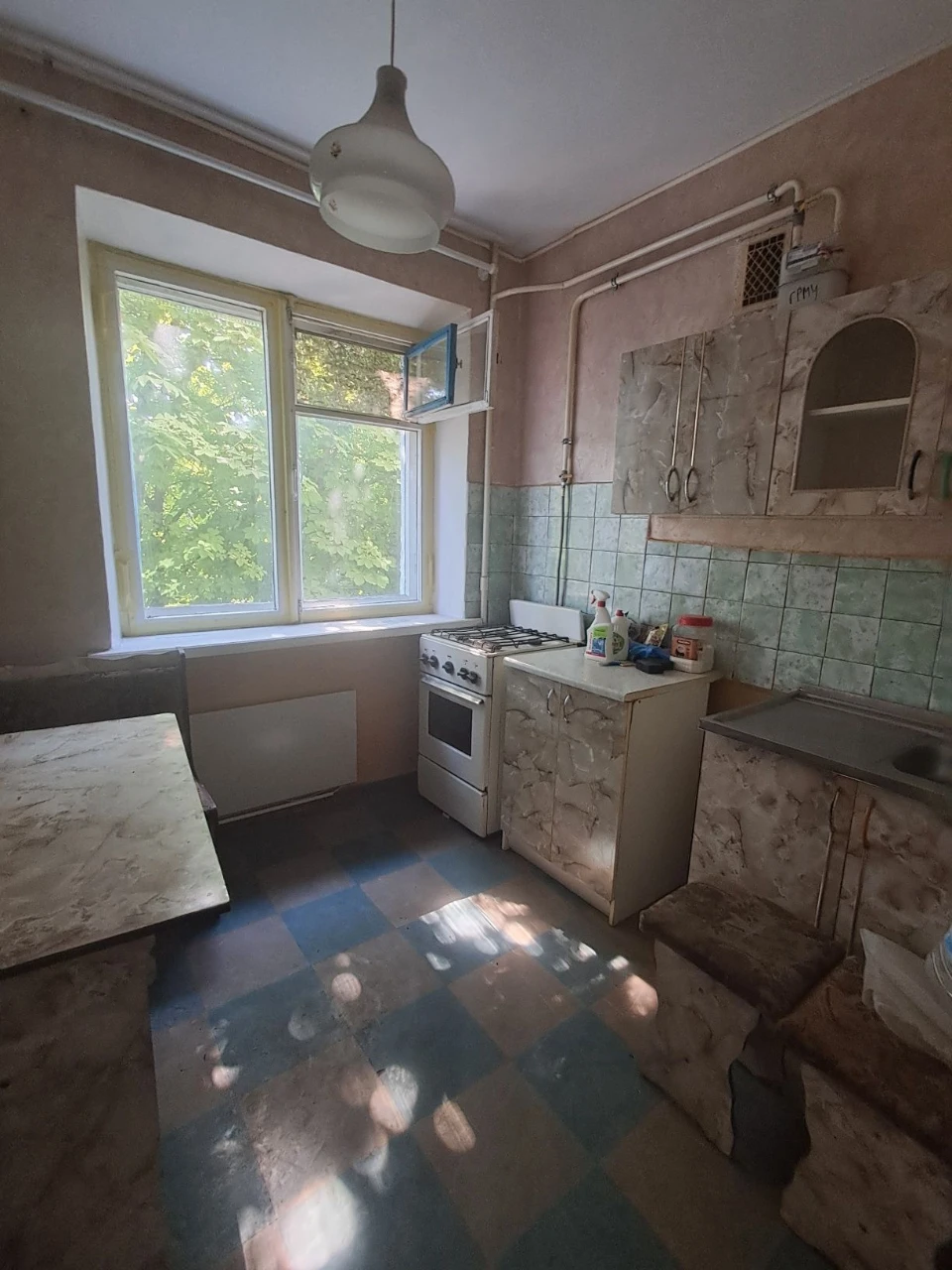 Продаю  2 кімнатну квартиру  на Гвардійській