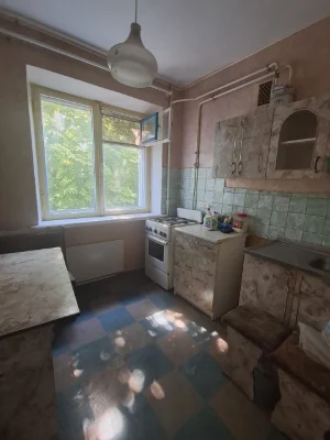 Продаю  2 кімнатну квартиру  на Гвардійській