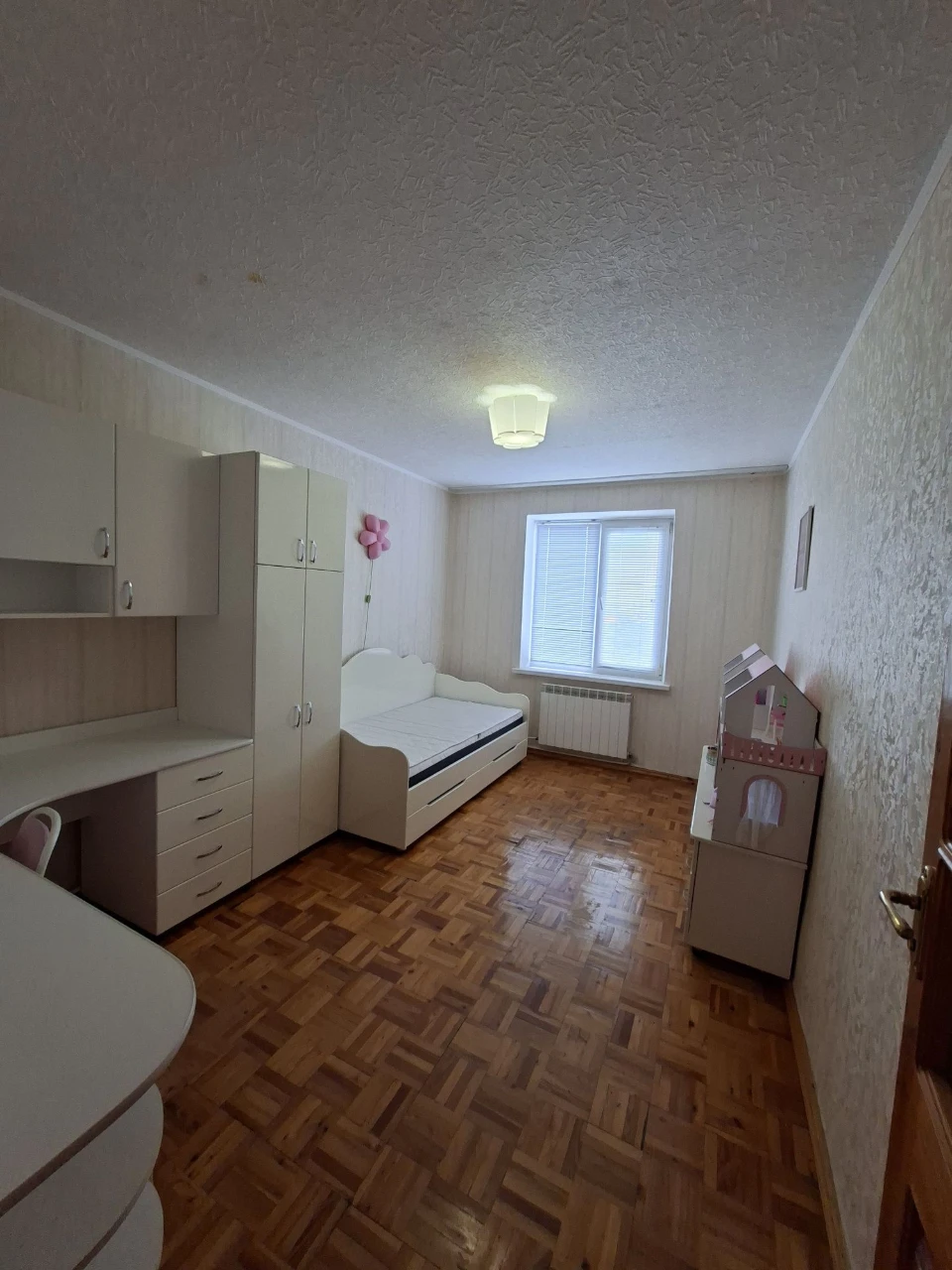Продам велику 3х кімнатну квартиру, вул.Рожева.
