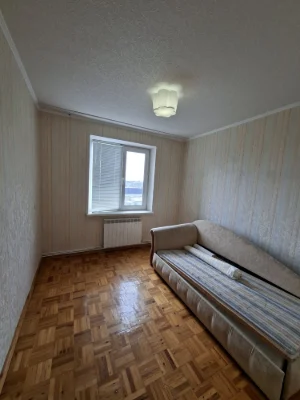 Продам велику 3х кімнатну квартиру, вул.Рожева.