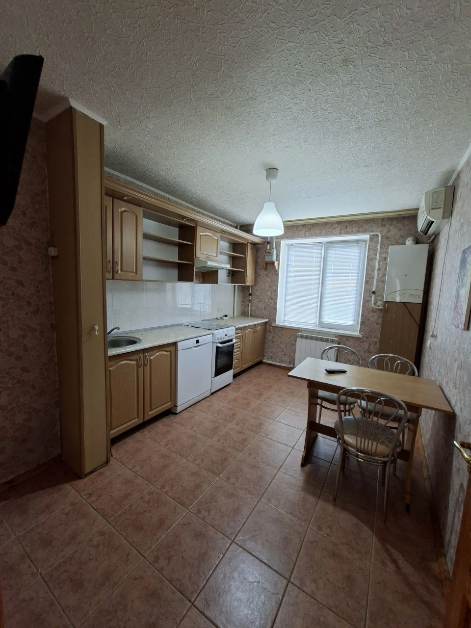 Продам велику 3х кімнатну квартиру, вул.Рожева.