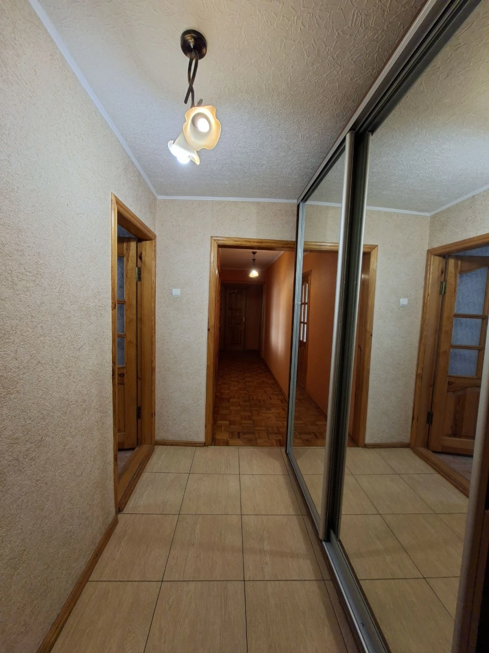 Продам велику 3х кімнатну квартиру, вул.Рожева.