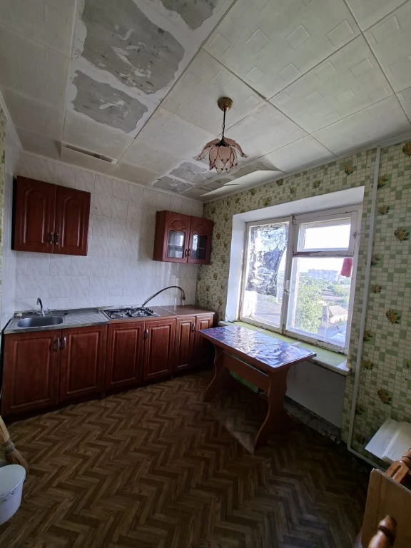 Продам 2х кімнатну квартиру/5/5,цегляний будинок, район  вул