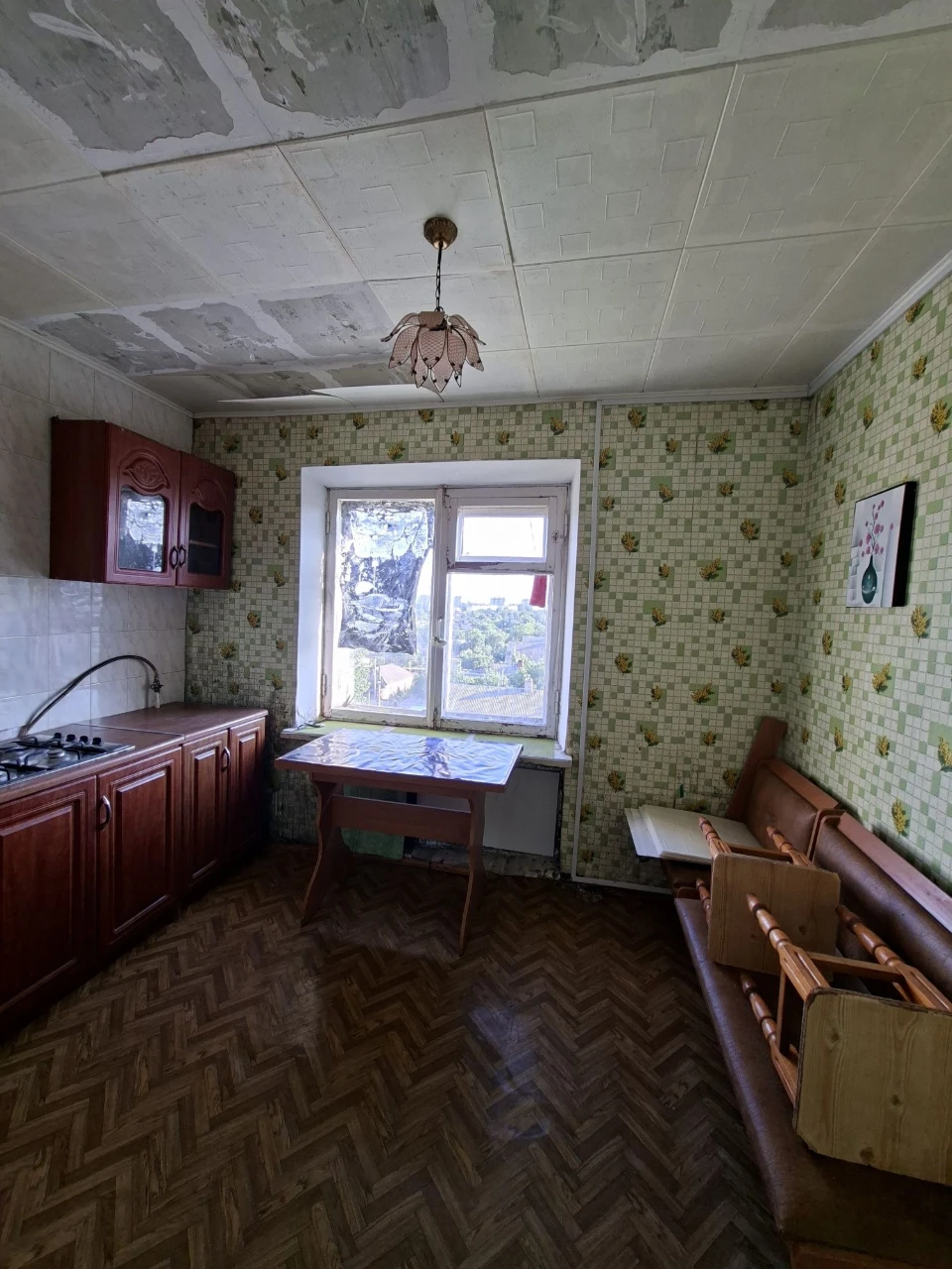 Продам 2х кімнатну квартиру/5/5,цегляний будинок, район  вул