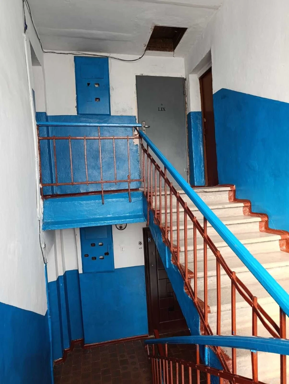 Spacious three-bedroom apartment for sale on the fifth floor