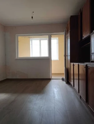Spacious three-bedroom apartment for sale on the fifth floor