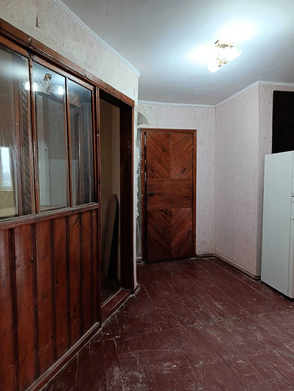 Spacious three-bedroom apartment for sale on the fifth floor