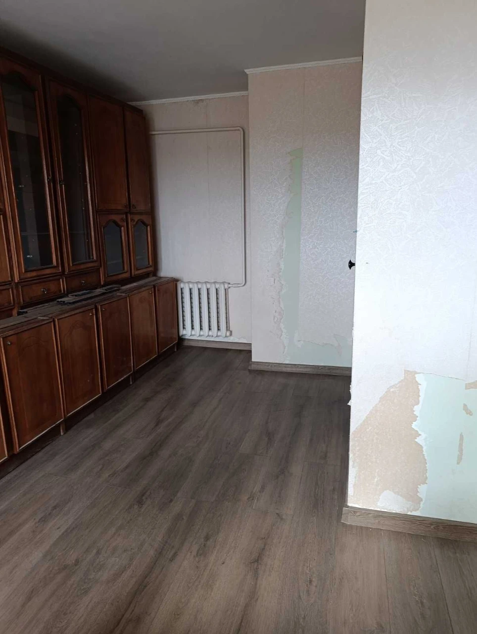 Spacious three-bedroom apartment for sale on the fifth floor
