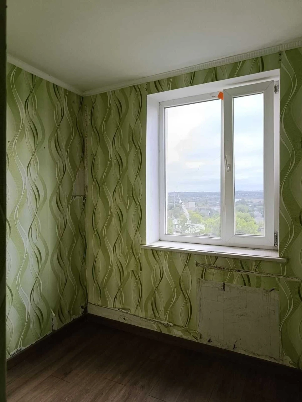 Spacious three-bedroom apartment for sale on the fifth floor