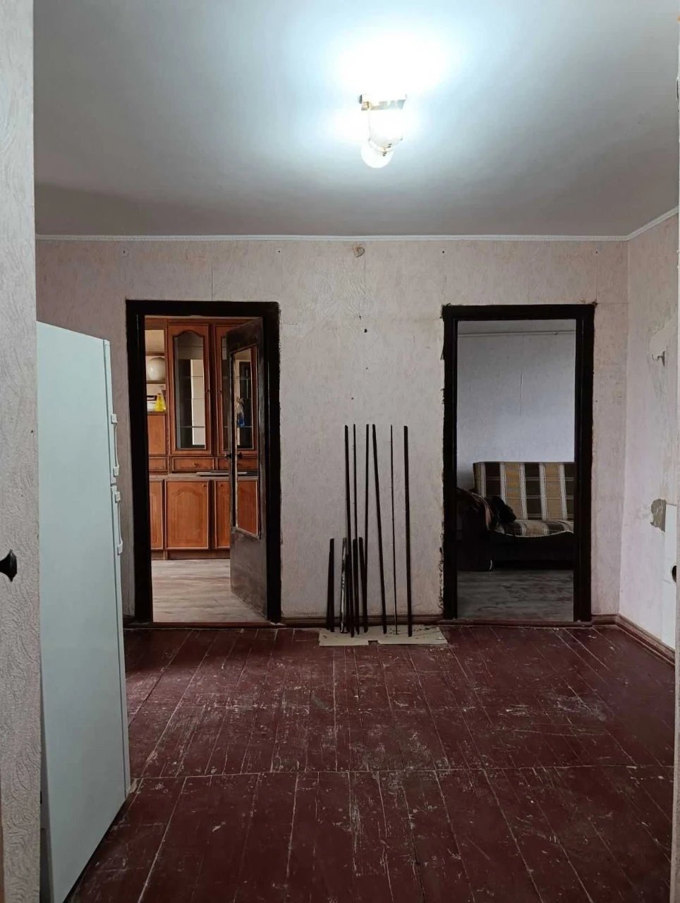 Spacious three-bedroom apartment for sale on the fifth floor