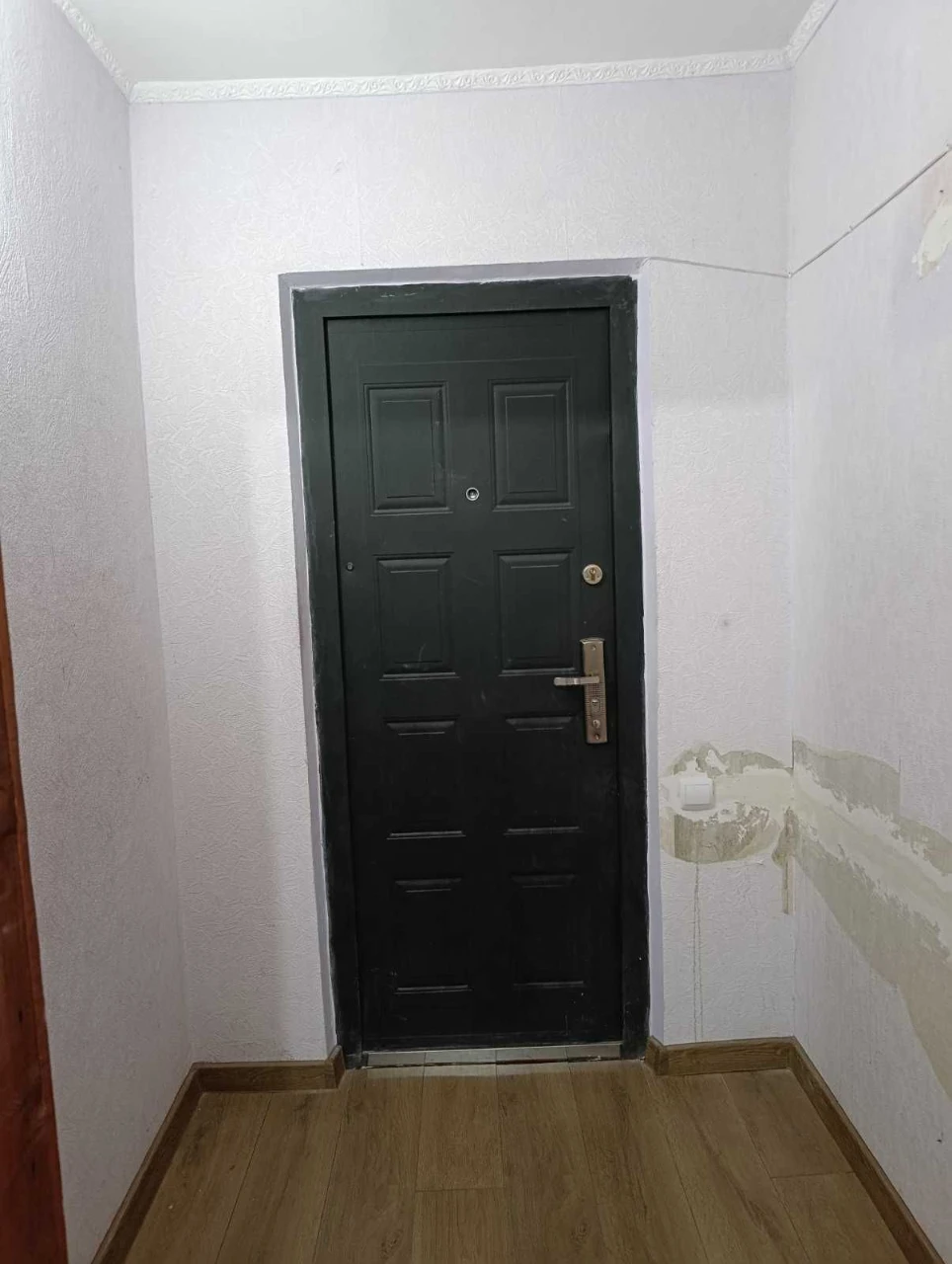 Spacious three-bedroom apartment for sale on the fifth floor
