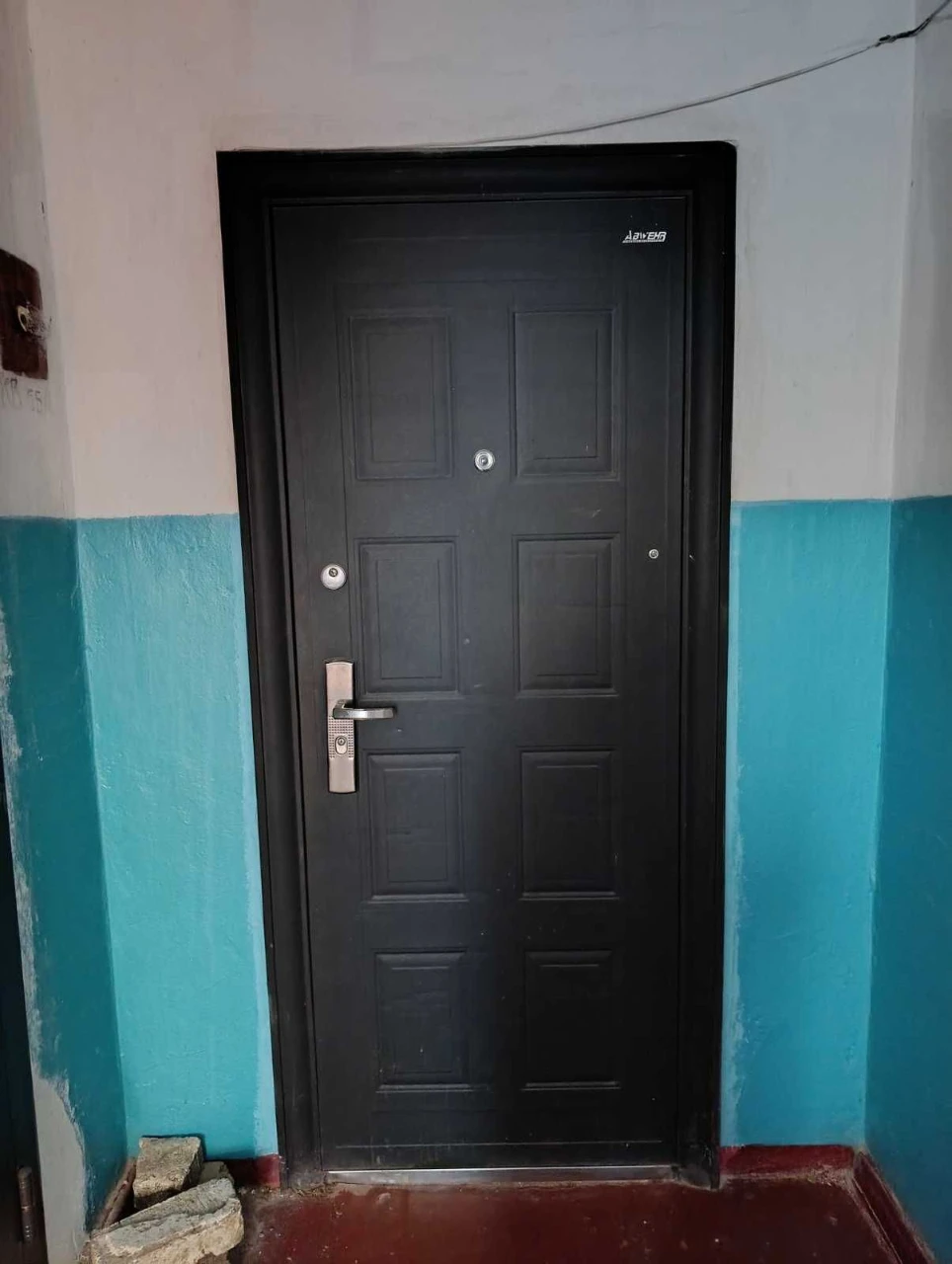 Spacious three-bedroom apartment for sale on the fifth floor