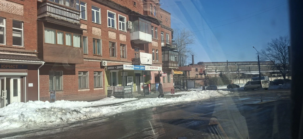 Продається великогабаритна  3кімнатна квартира