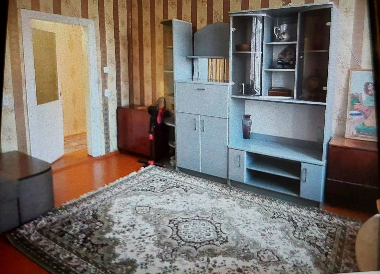 Продається великогабаритна  3кімнатна квартира
