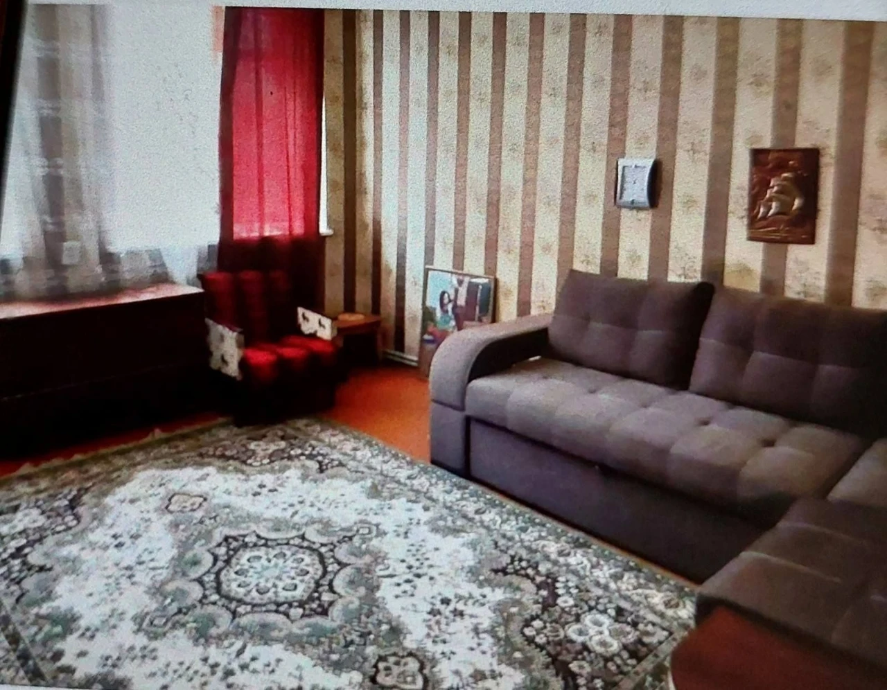 Продається великогабаритна  3кімнатна квартира