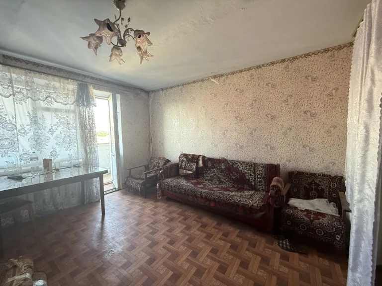 Продам 4-кімнатну квартиру в центрі міста