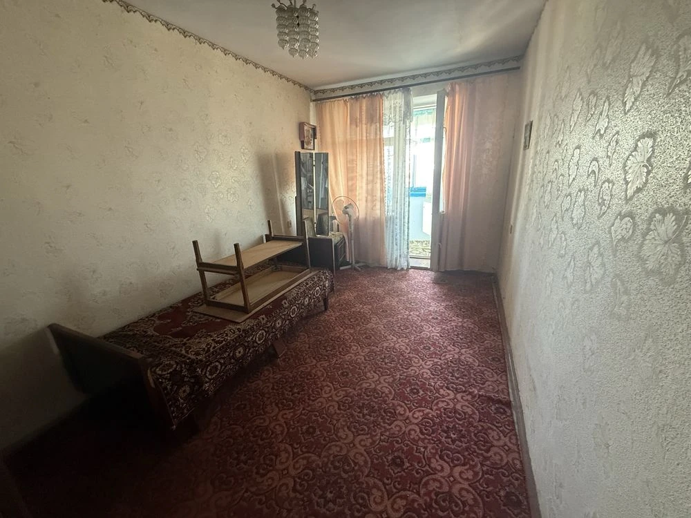 Продам 4-кімнатну квартиру в центрі міста