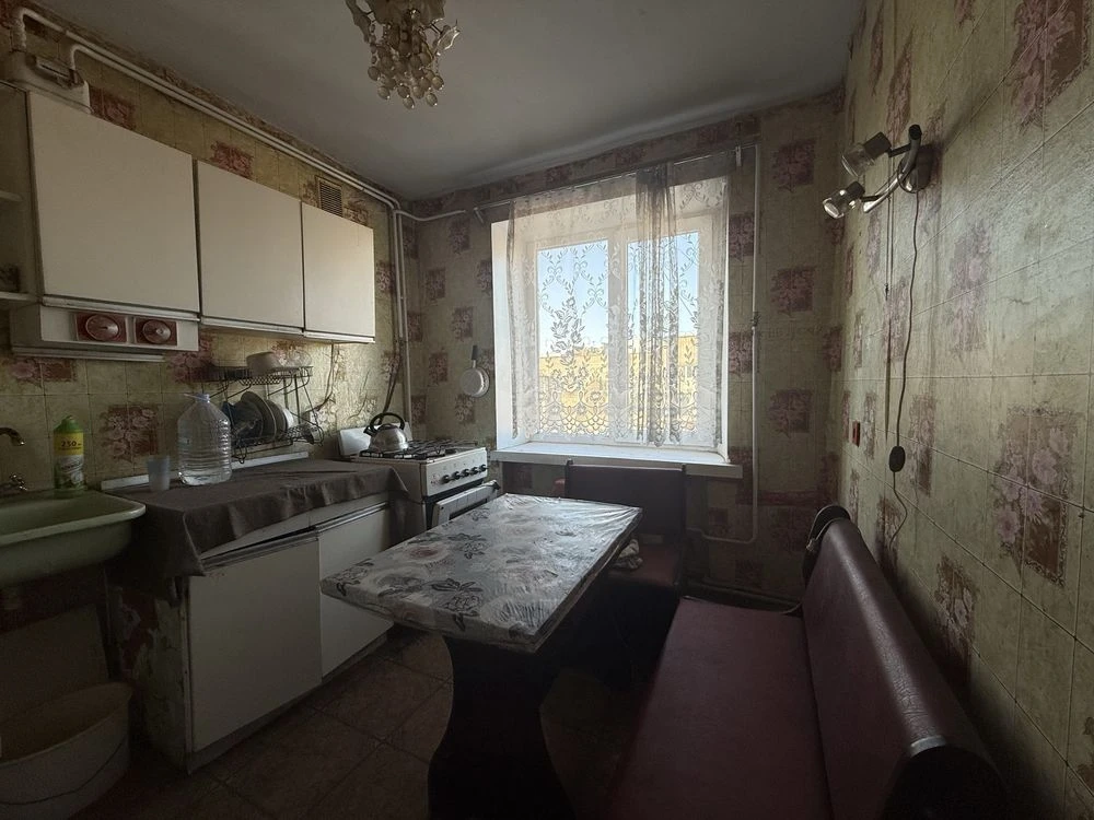 Продам 4-кімнатну квартиру в центрі міста