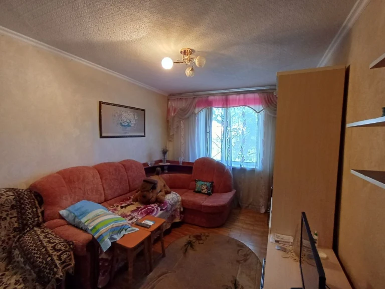 Продаж 3кім.квартири на Достоєвського