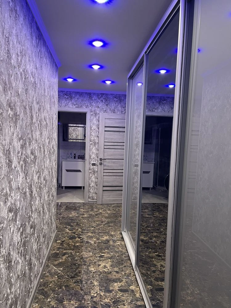 3 кімнатна квартира 1/9 поверх Рожева-9