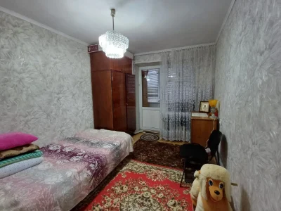 Продаж 2кім квартири біля центрального ринку