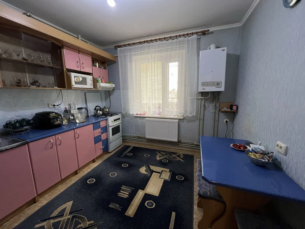 Простора трикімнатна квартира 70 м.кв. На ПМК