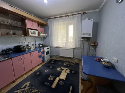 Простора трикімнатна квартира 70 м.кв. На ПМК