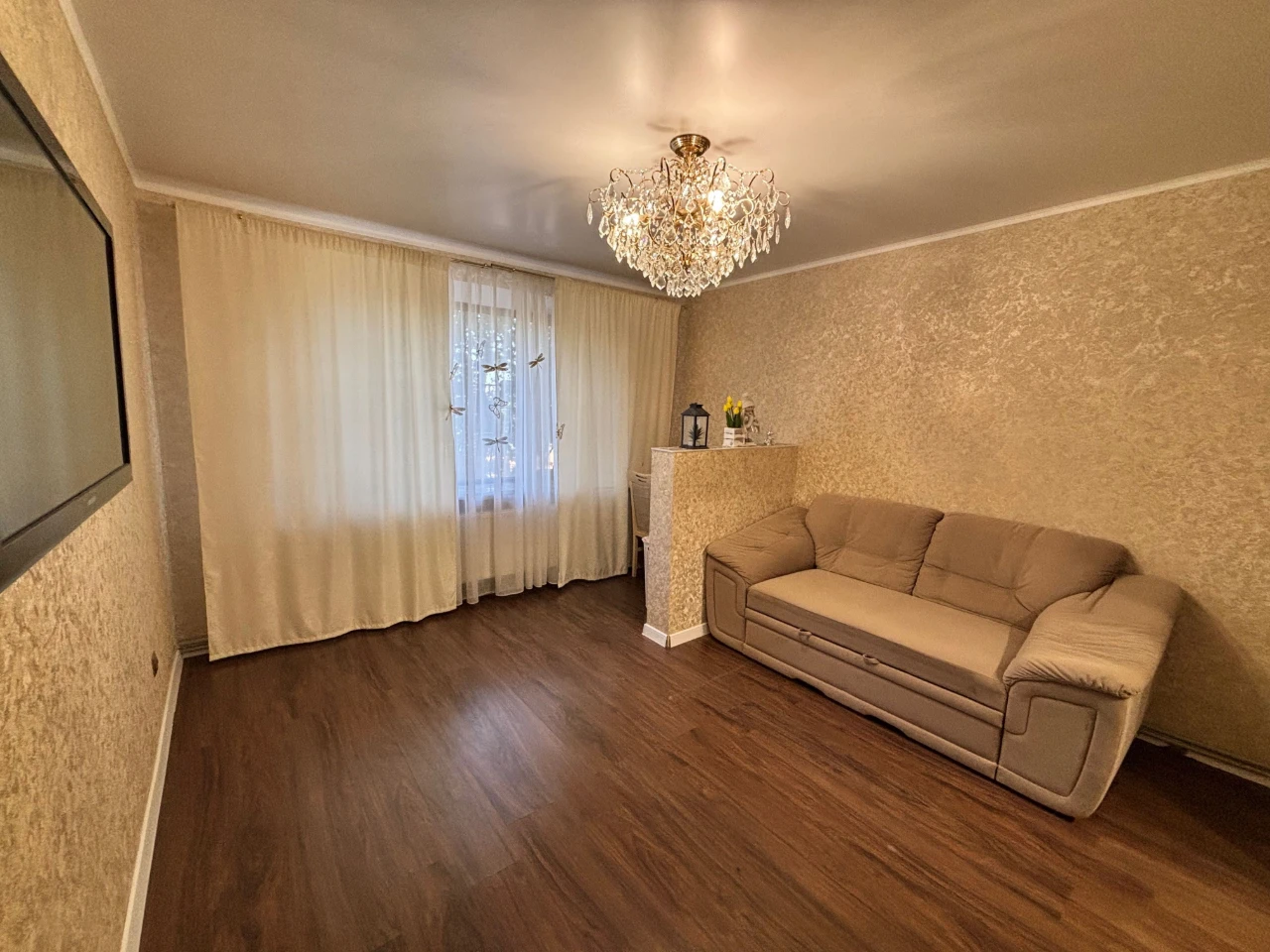 Two-bedroom apartment on Rose Street