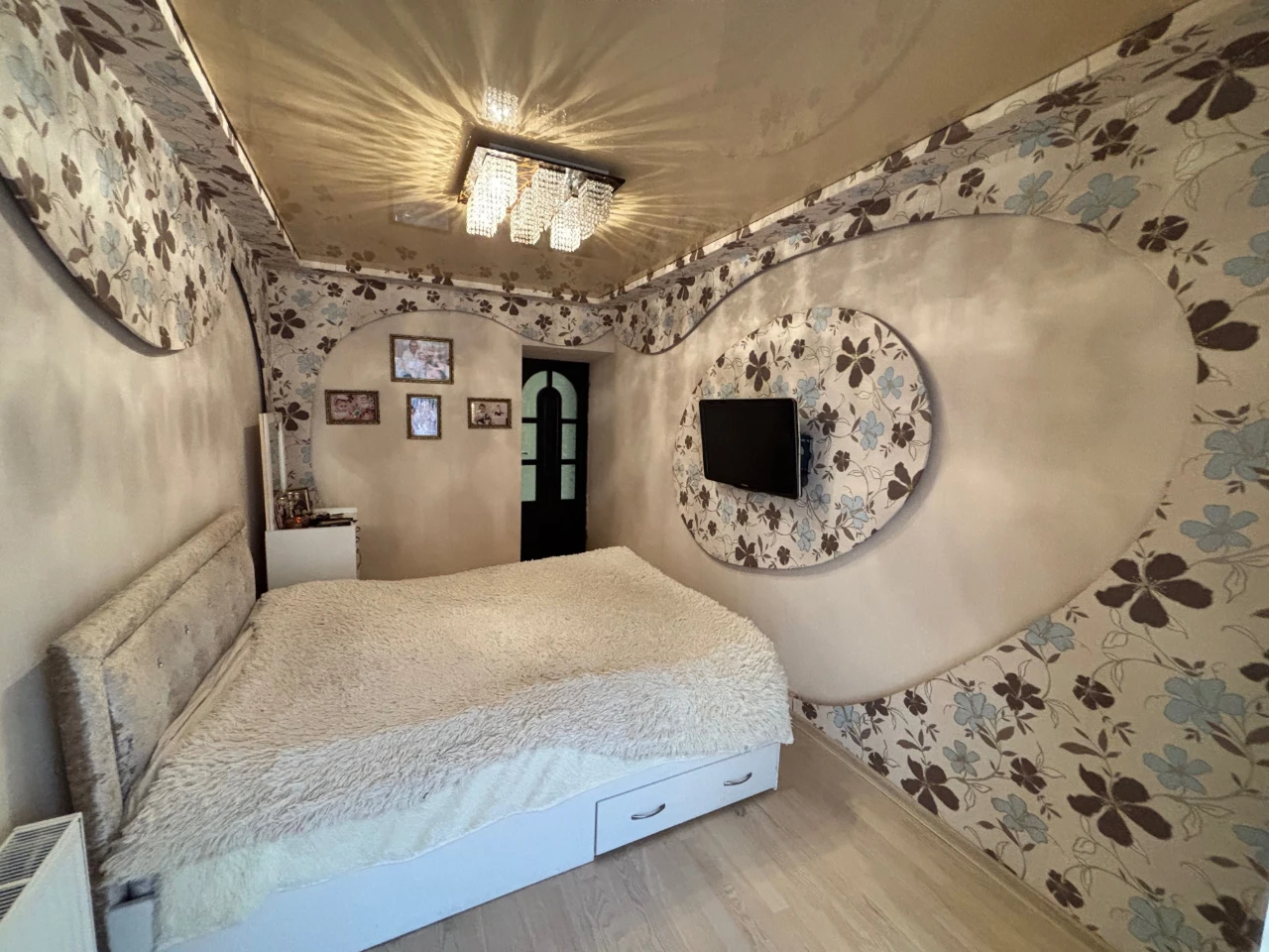 Two-bedroom apartment on Rose Street