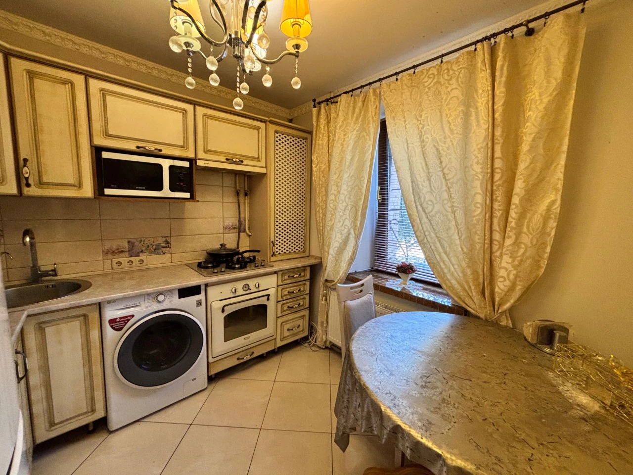 Two-bedroom apartment on Rose Street