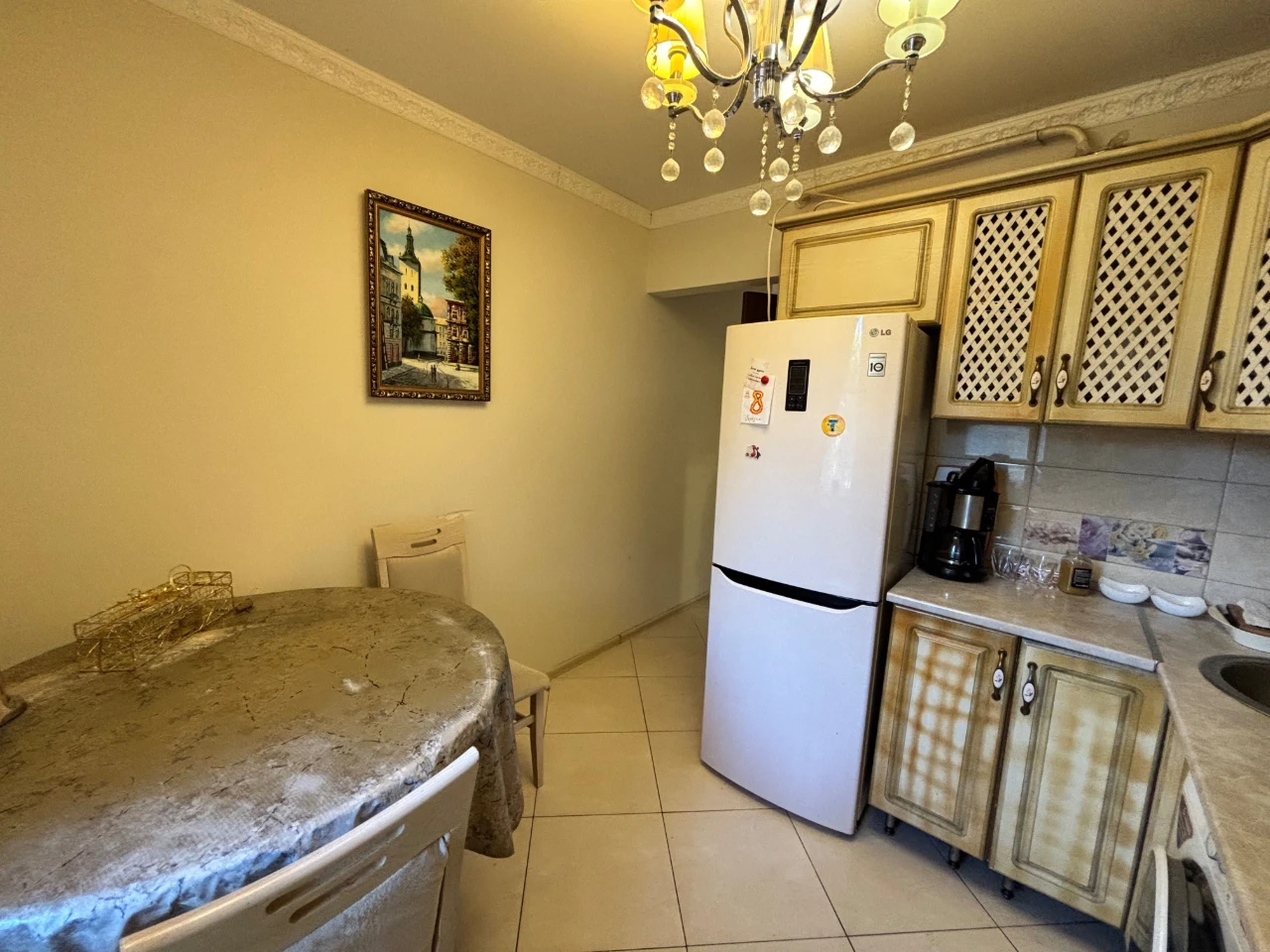 Two-bedroom apartment on Rose Street