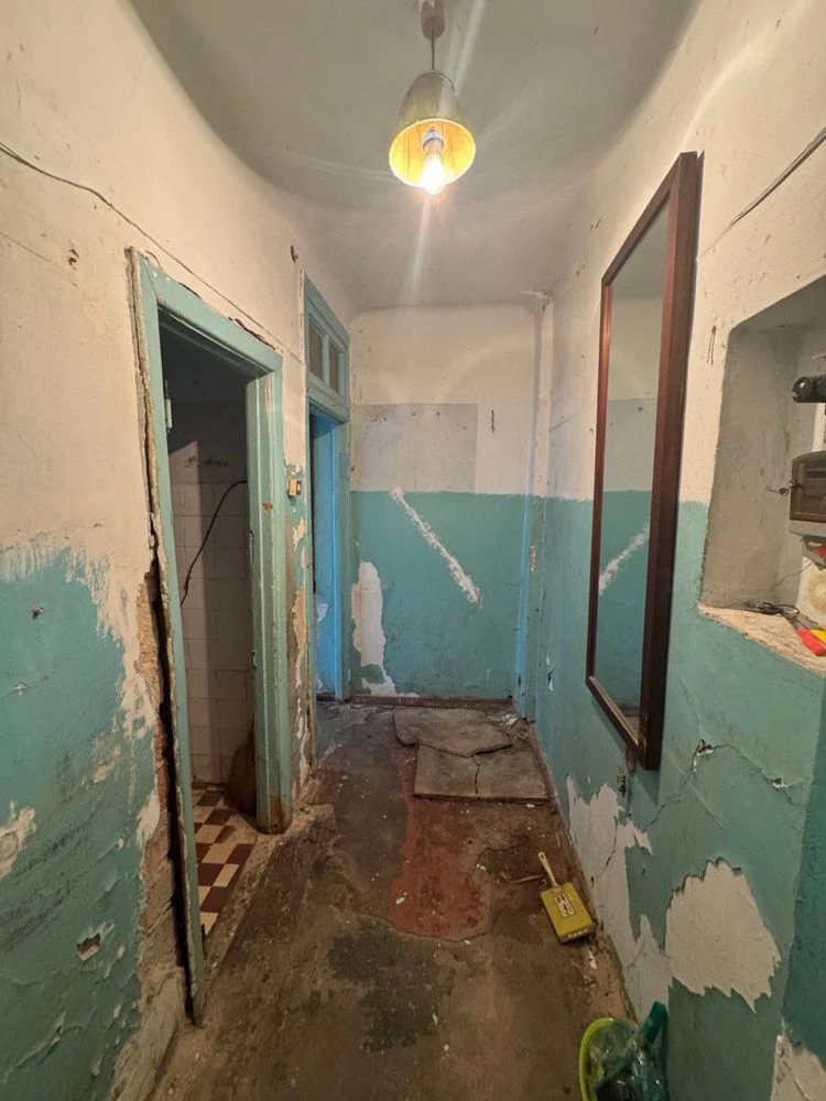 Продається 2-кімнатна квартира в центрі міста, на вулиці Першотравневій.