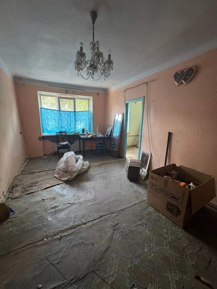 Продається 2-кімнатна квартира в центрі міста, на вулиці Першотравневій.