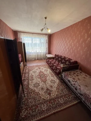 Продам 3-комн квартиру на Тире, 3 этаж, не угловая