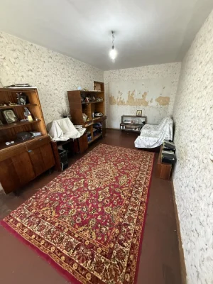 Продам 3-комн квартиру на Тире, 3 этаж, не угловая