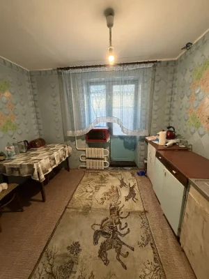 Продам 3-комн квартиру на Тире, 3 этаж, не угловая