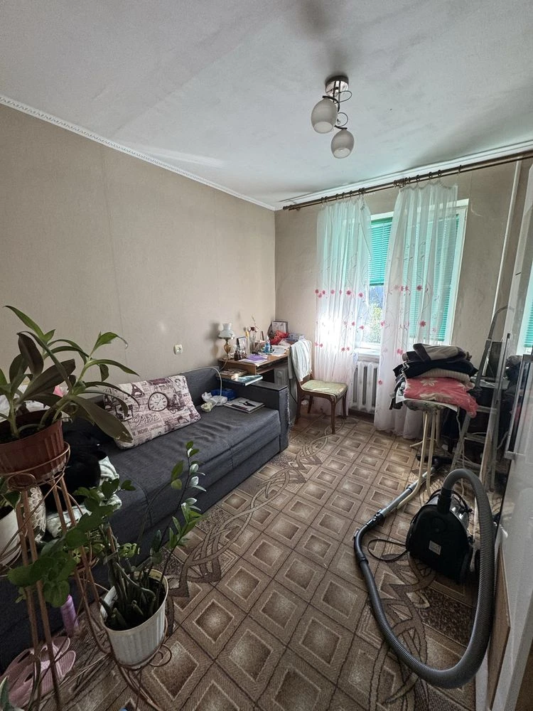 For Sale 3-room apartment on Southern Street