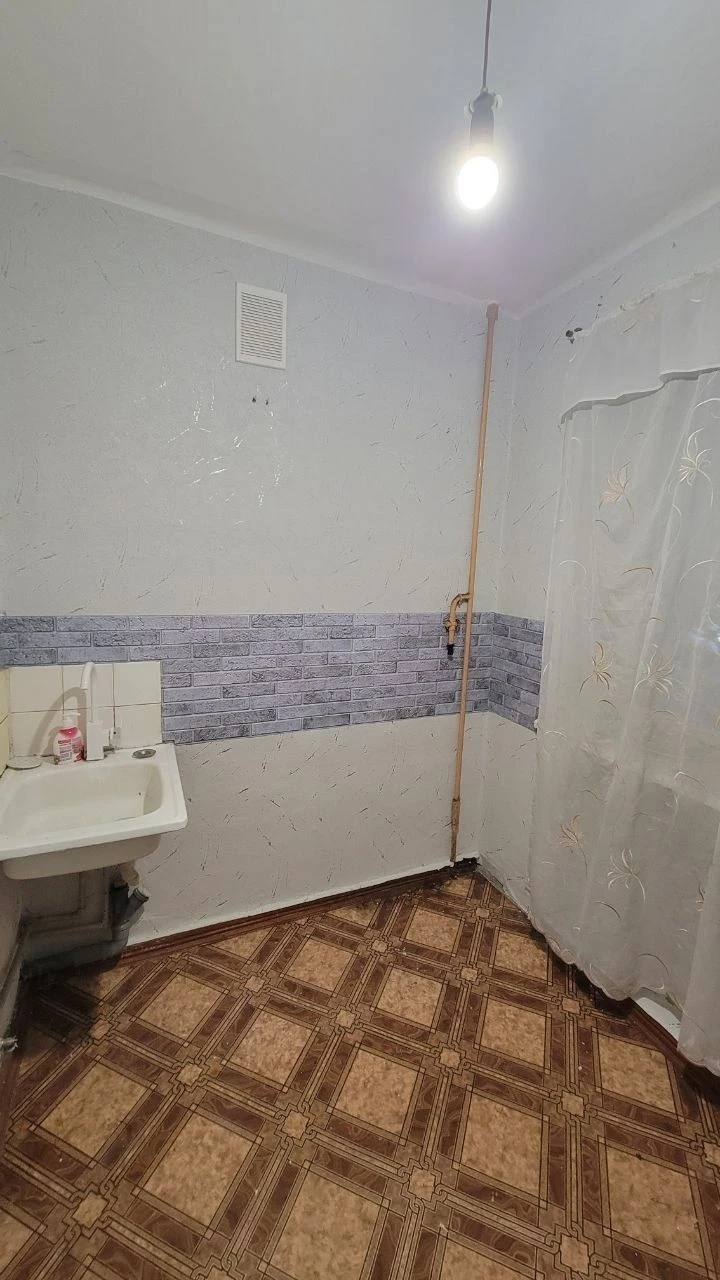 ДВІ КВАРТИ, КООПЕРАТИВ, ТОРГ, 3-й поверх. Вулиця Військової слави, 4